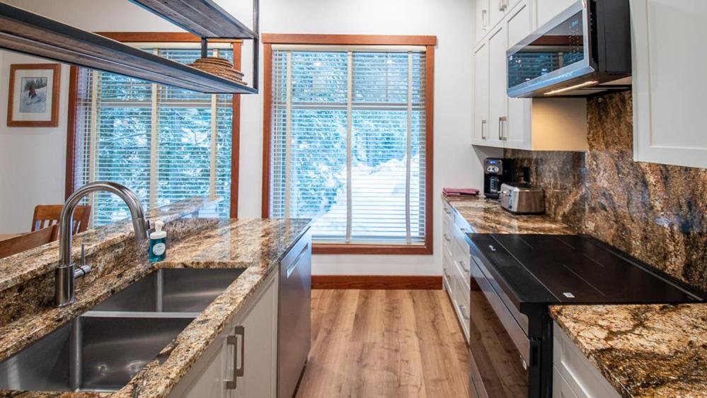 Snow Creek Lodge By Fernie Lodging Co Eksteriør billede